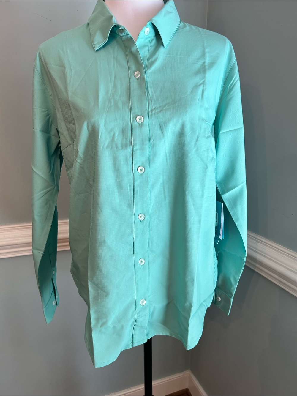 Coolibar Women's Button-Down Shirt in Mint Green